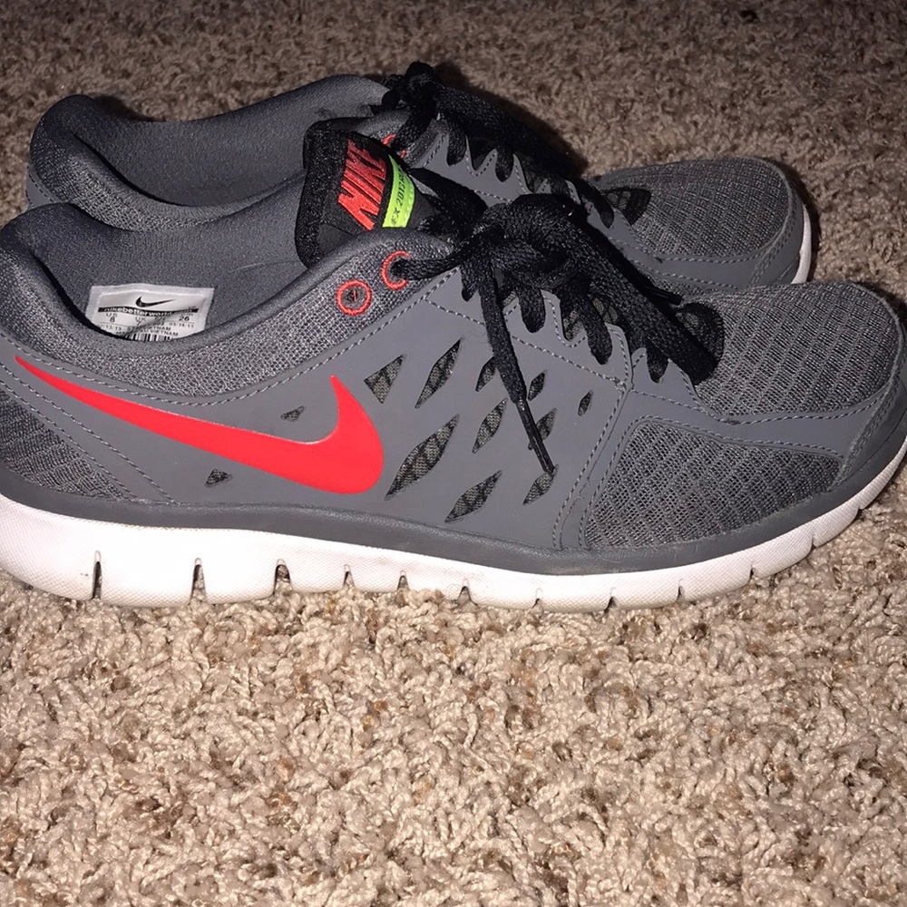 Nike Tennis Shoes